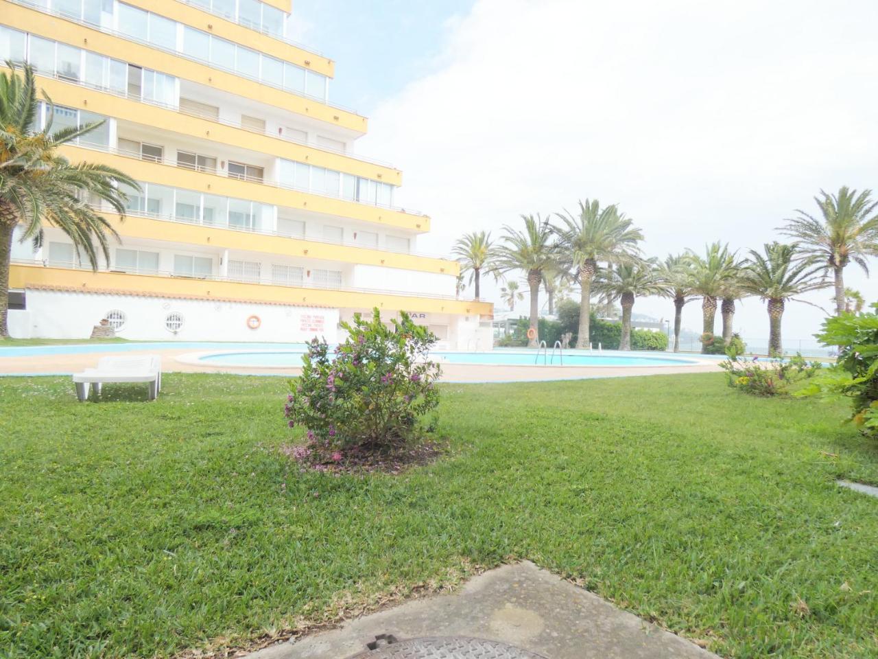 Holiday Center Roses Bagian luar foto