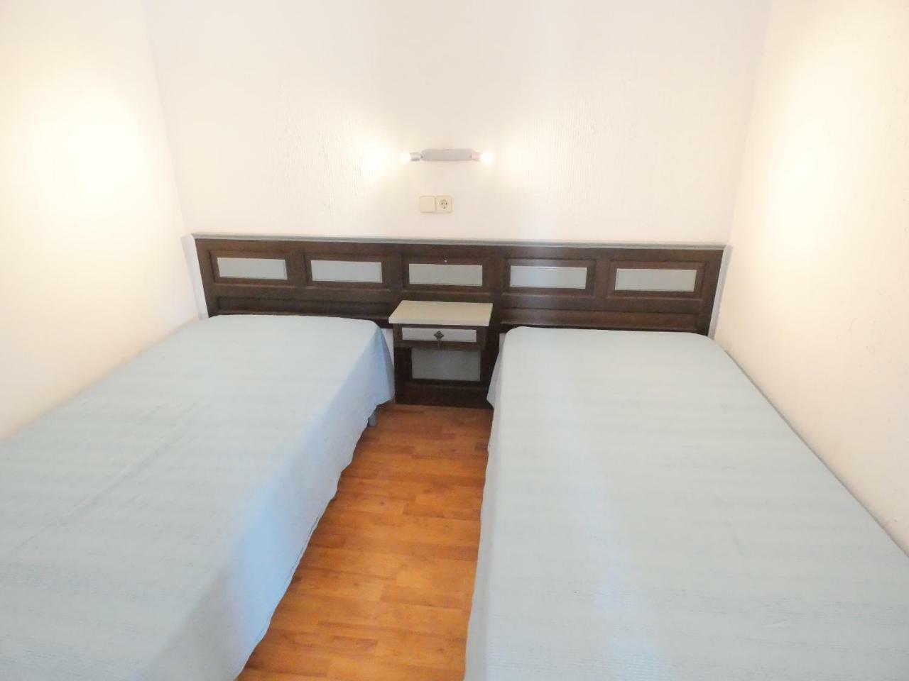 Holiday Center Roses Bagian luar foto