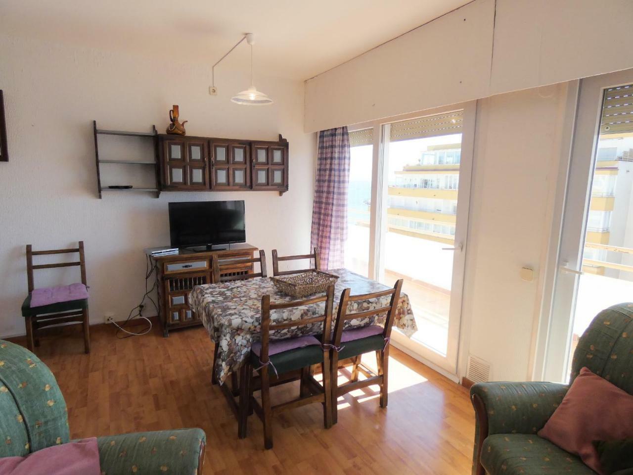 Holiday Center Roses Bagian luar foto