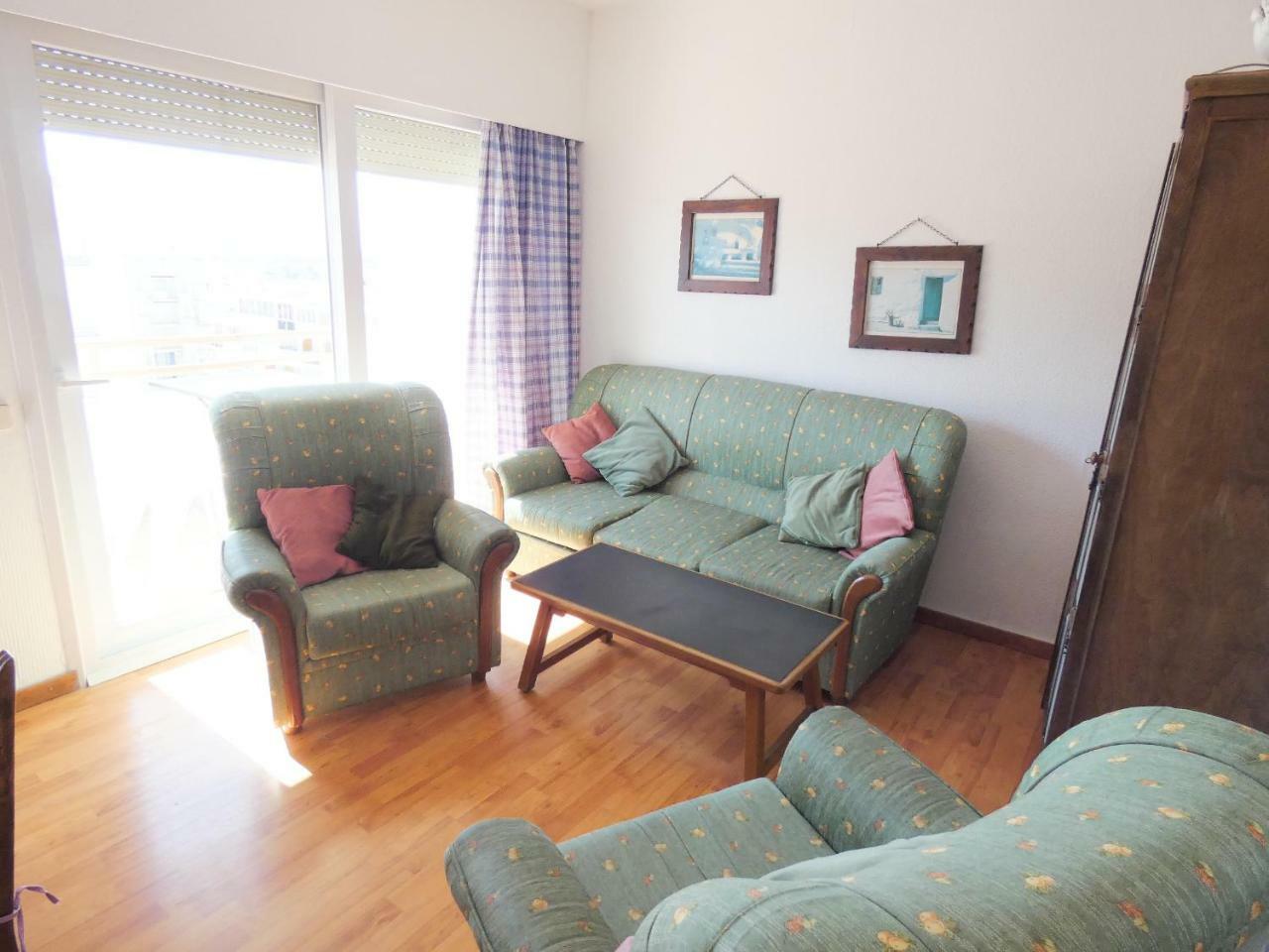Holiday Center Roses Bagian luar foto